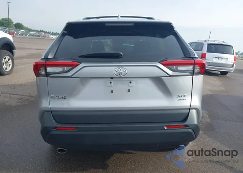 2022 Toyota Rav4 Xle Premium z USA, uszkodzony, nr VIN 2T3A1RFV4NW296555